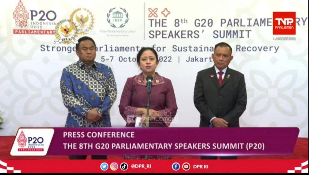 Ketua DPR RI Puan Maharani saat Konferensi Pers KTT ke-8 G20 Parliamentary Speakers' Summit (P20) di Gedung Nusantara DPR RI, Jakarta, Jumat (7/10/2022). (YouTube DPR RI).