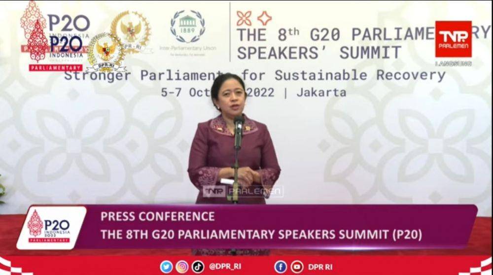 Ketua DPR RI Puan Maharani saat Konferensi Pers KTT ke-8 G20 Parliamentary Speakers' Summit (P20) di Gedung Nusantara DPR RI, Jakarta, Jumat (7/10/2022). (YouTube DPR RI).