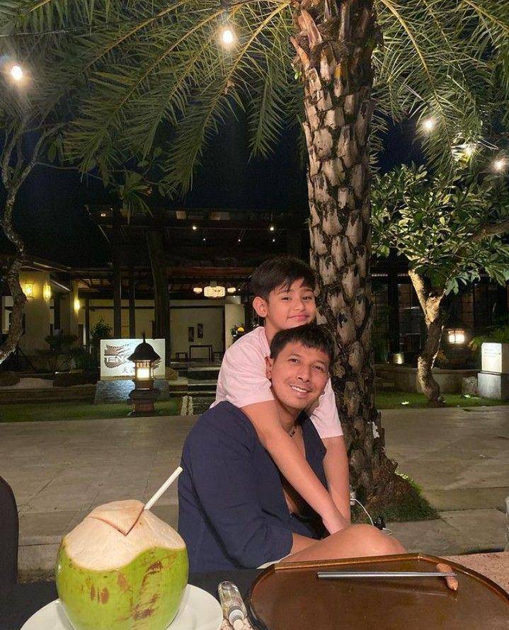 potret Sonny Septian dan anak (instagram.com/sonnyseptian)