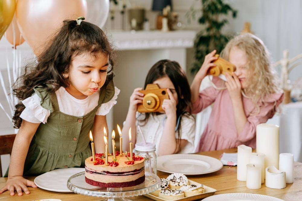 ilustrasi pesta ulang tahun anak-anak (pexels.com/Ivan Samkov)