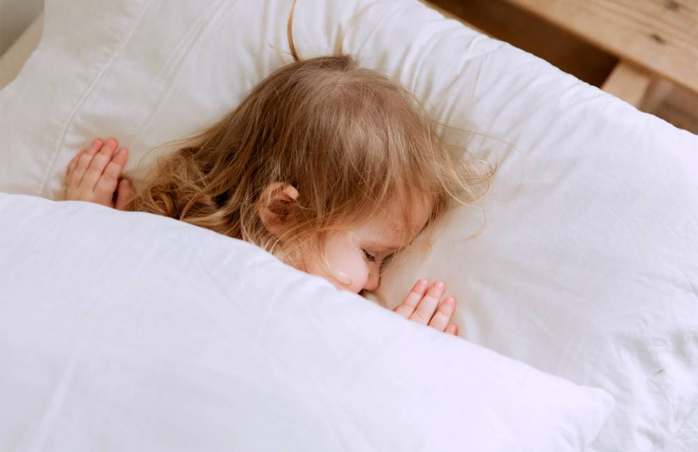 ilustrasi anak tidur (pexels.com/Tatiana Syrikova)