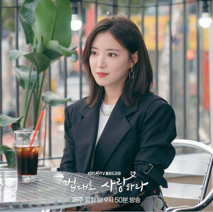 Lee Se Young di The Law Cafe (instagram.com/kbsdrama)