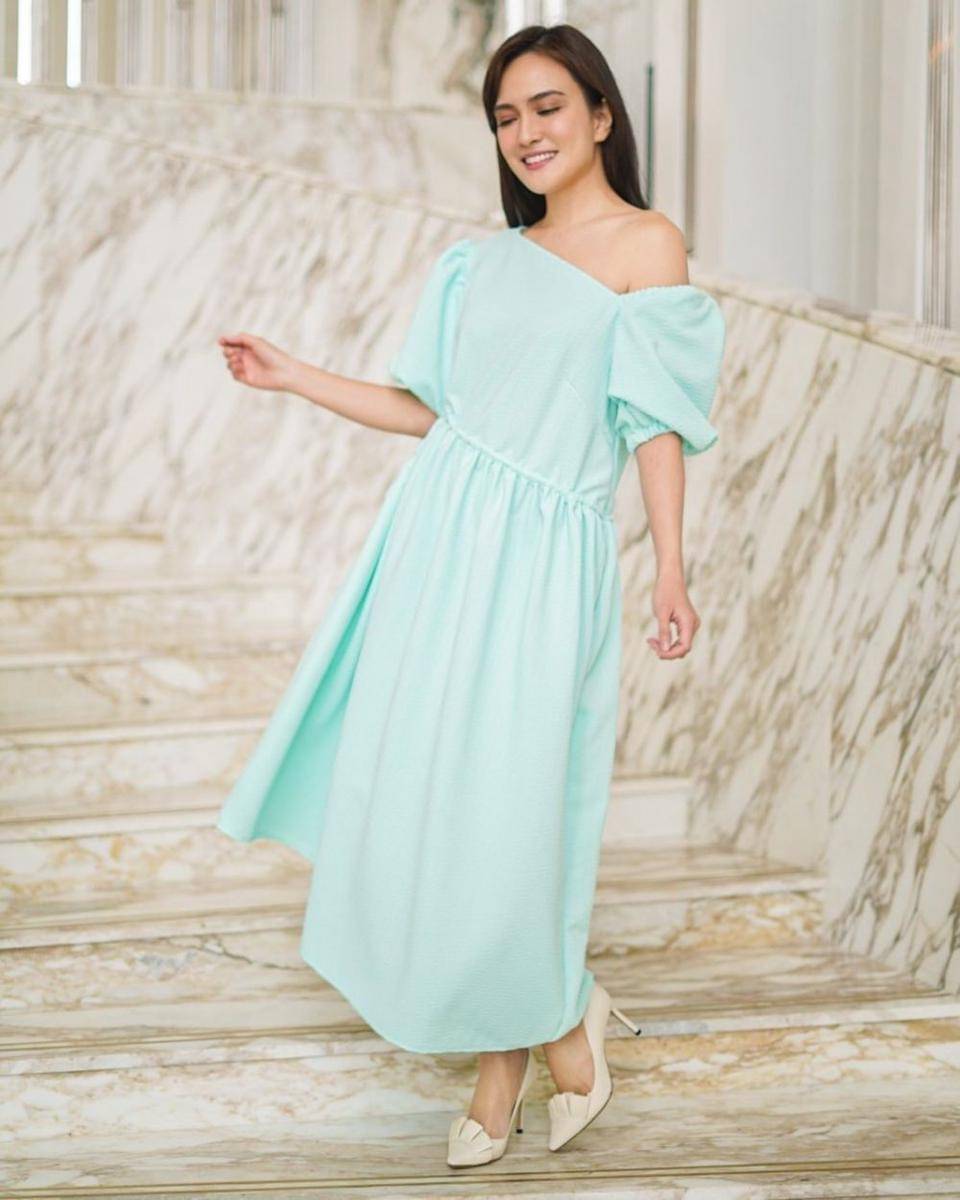 style feminin ala Shandy Aulia (instagram.com/shandyaulia)