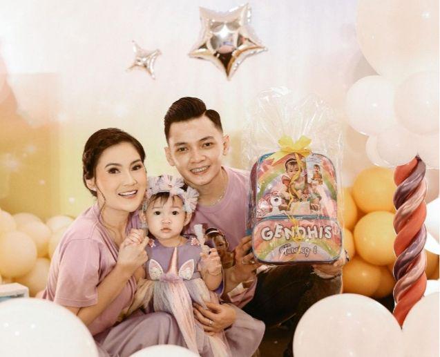 9 Momen Kemeriahan Ulang Tahun Anak Nella Kharisma dan Dory Harsa
