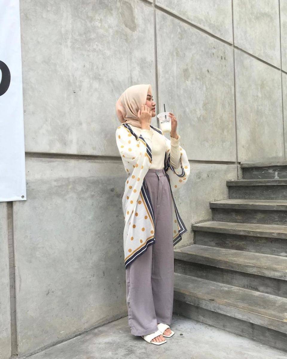 ide outfit outer scarf (instagram.com/adidavld)