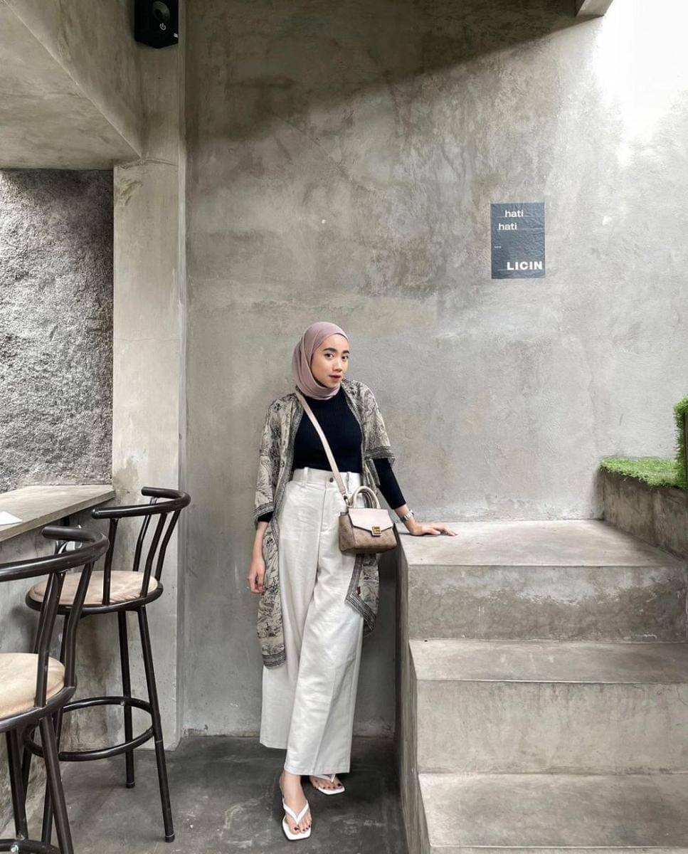 ide outfit outer scarf (instagram.com/delaaayuu)