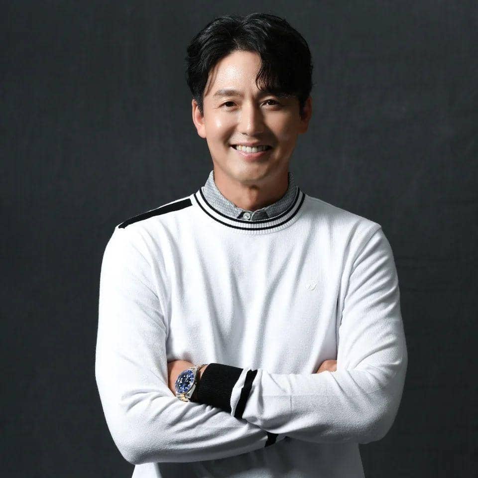 Lee Jung Jin (instagram.com/jung.jin.lee_)