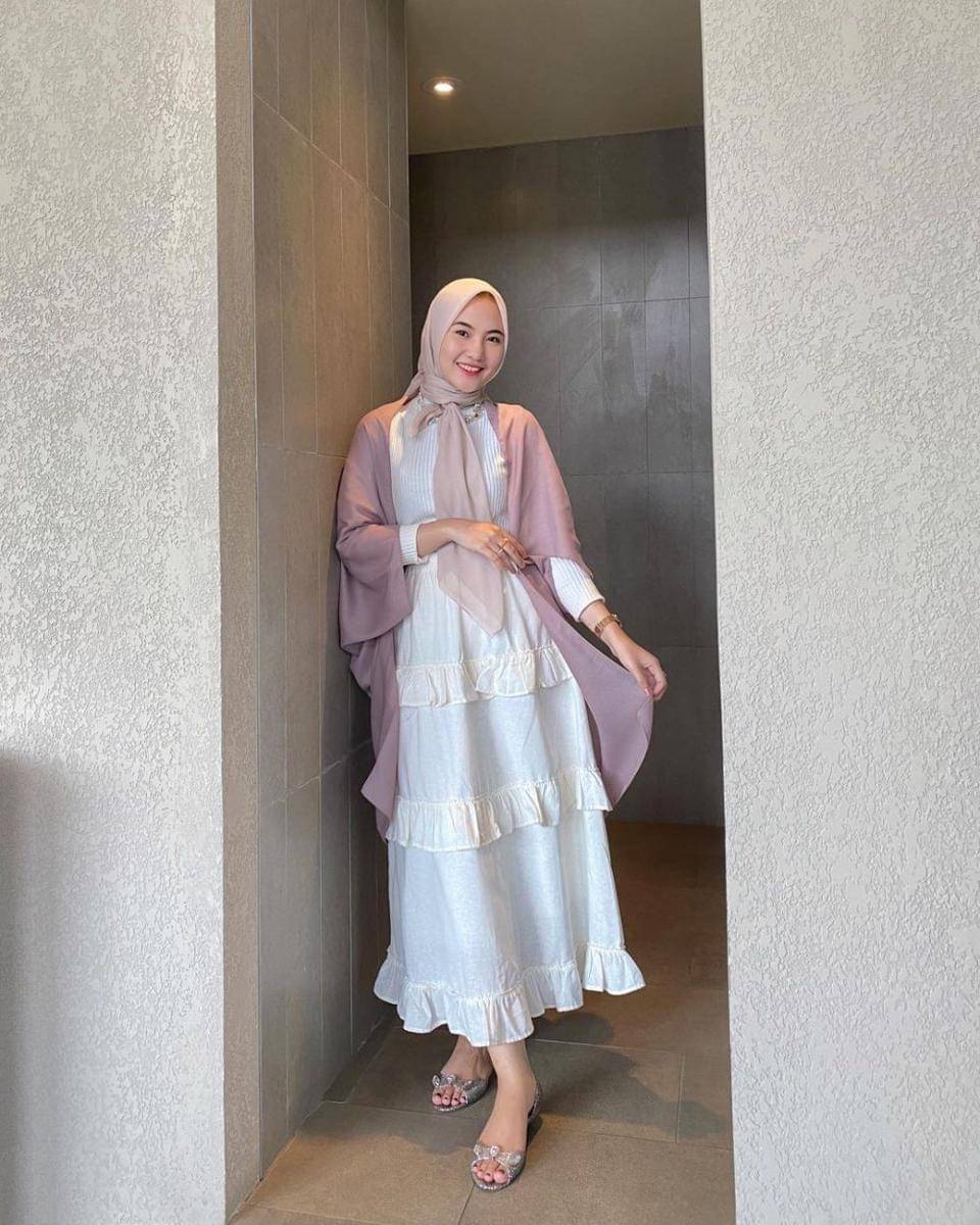 ide outfit outer scarf (instagram.com/intanghazll_)