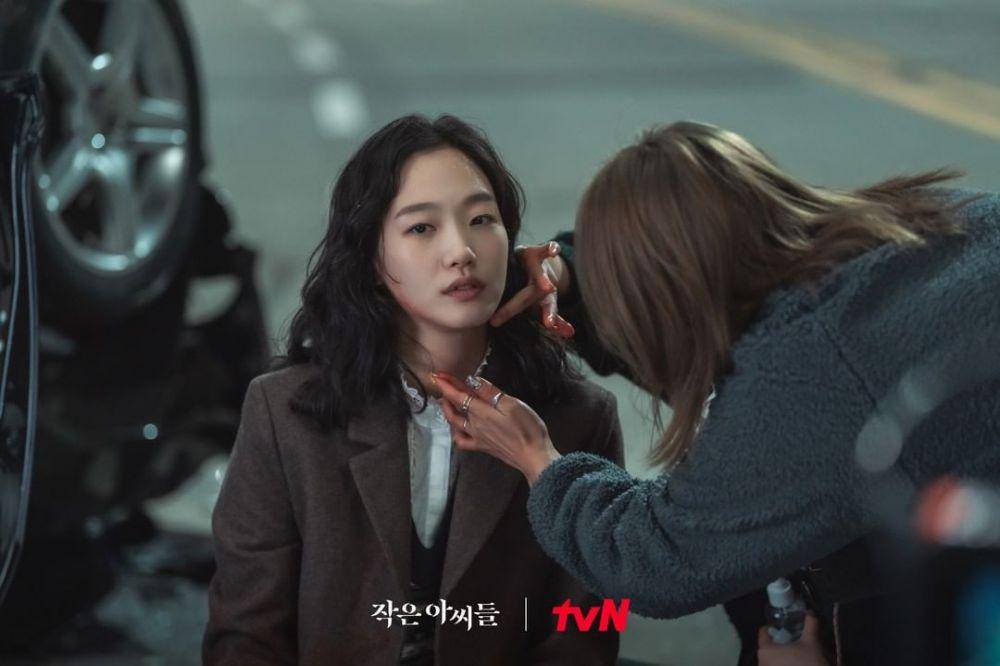 potret Kim Go Eun di balik layar drama Little Women (instagram.com/tvn_drama)