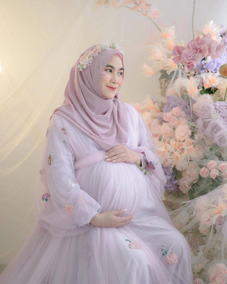 pemotretan maternity Anisa Rahma (instagram.com/anisarahma_12)