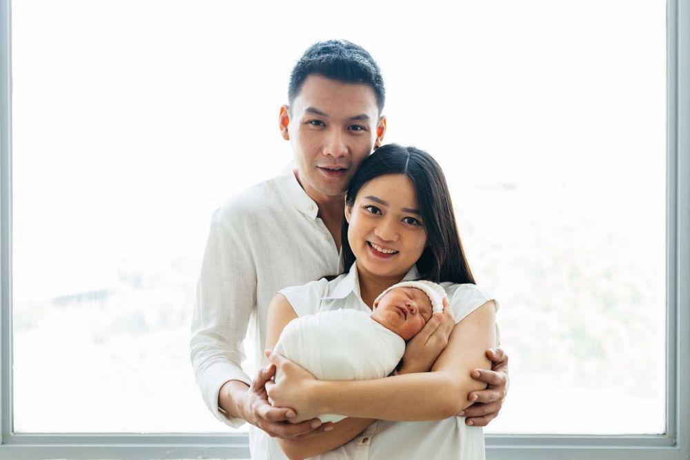 10 Potret Baby Avery Anak Stella Cornelia dan Fendy Chow, Gemas Pol!