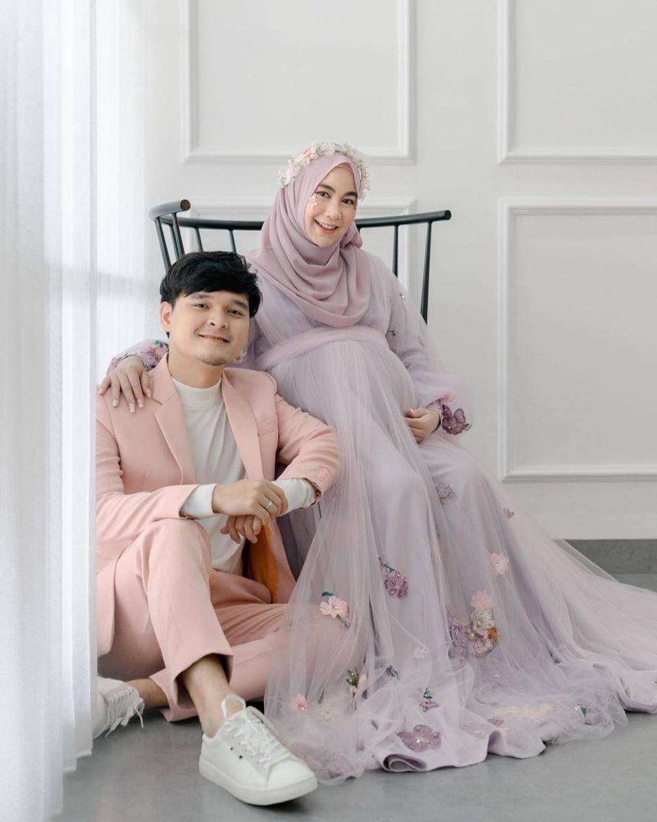 pemotretan maternity Anisa Rahma (instagram.com/askarphotostudio)