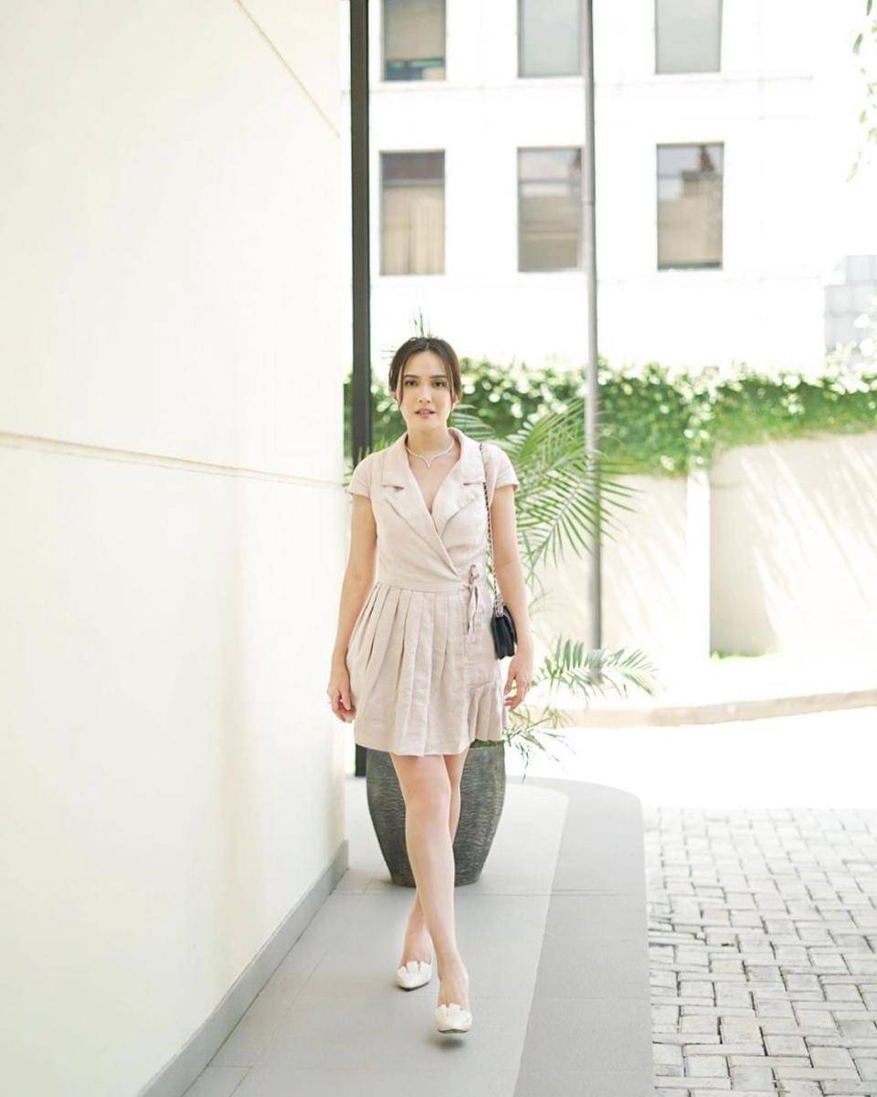 style feminin ala Shandy Aulia (instagram.com/shandyaulia)