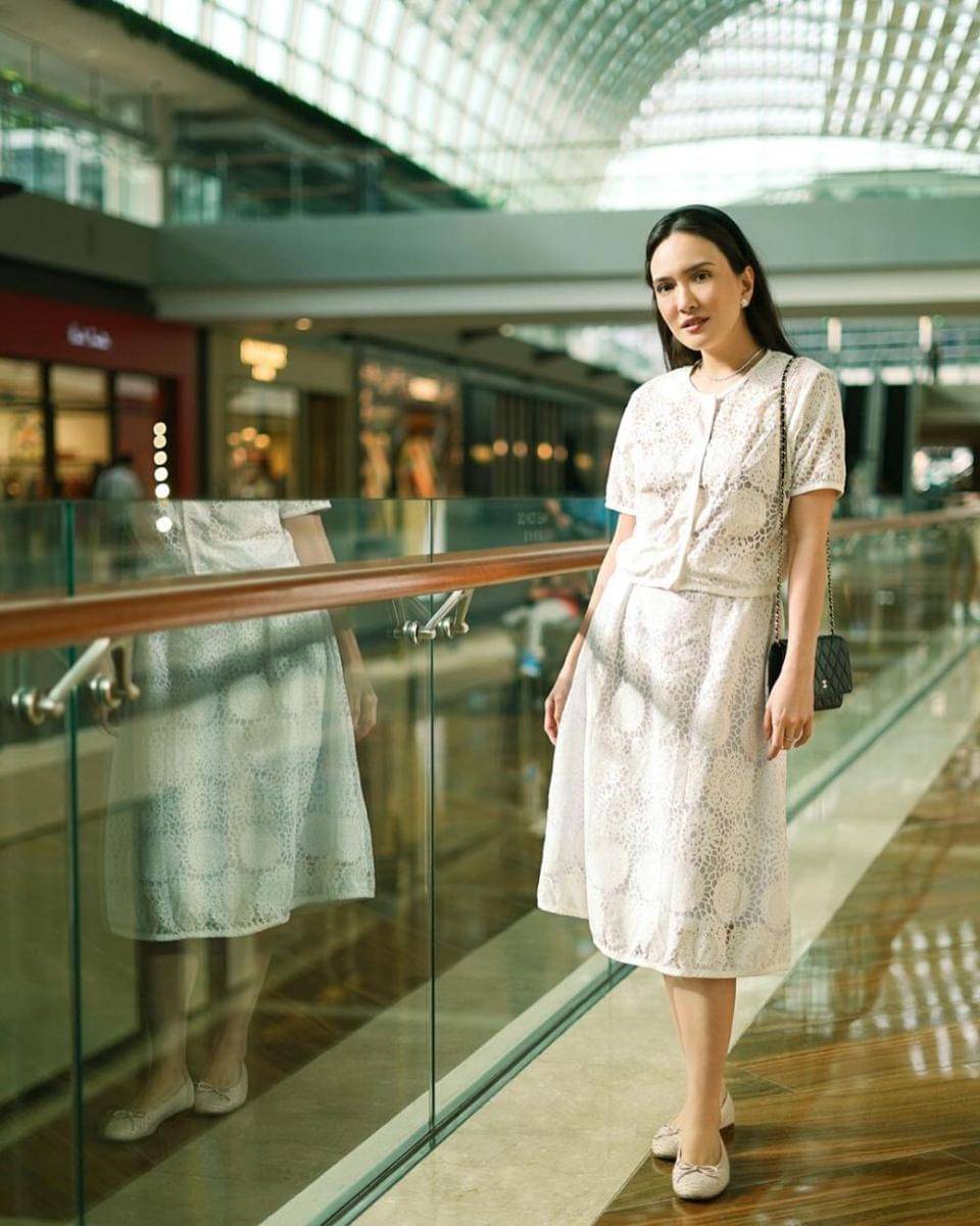 style feminin ala Shandy Aulia (instagram.com/shandyaulia)