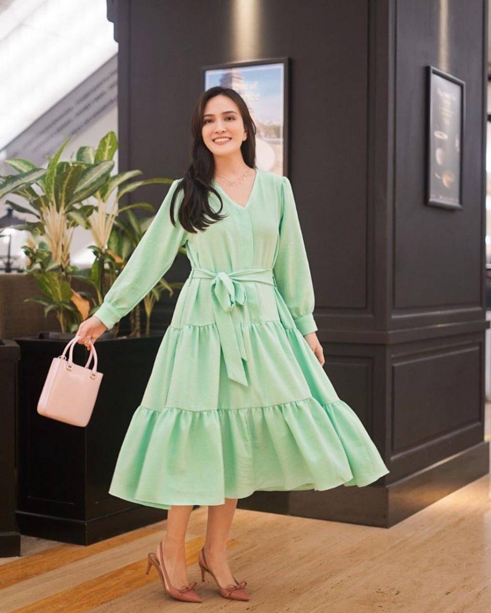style feminin ala Shandy Aulia (instagram.com/shandyaulia)