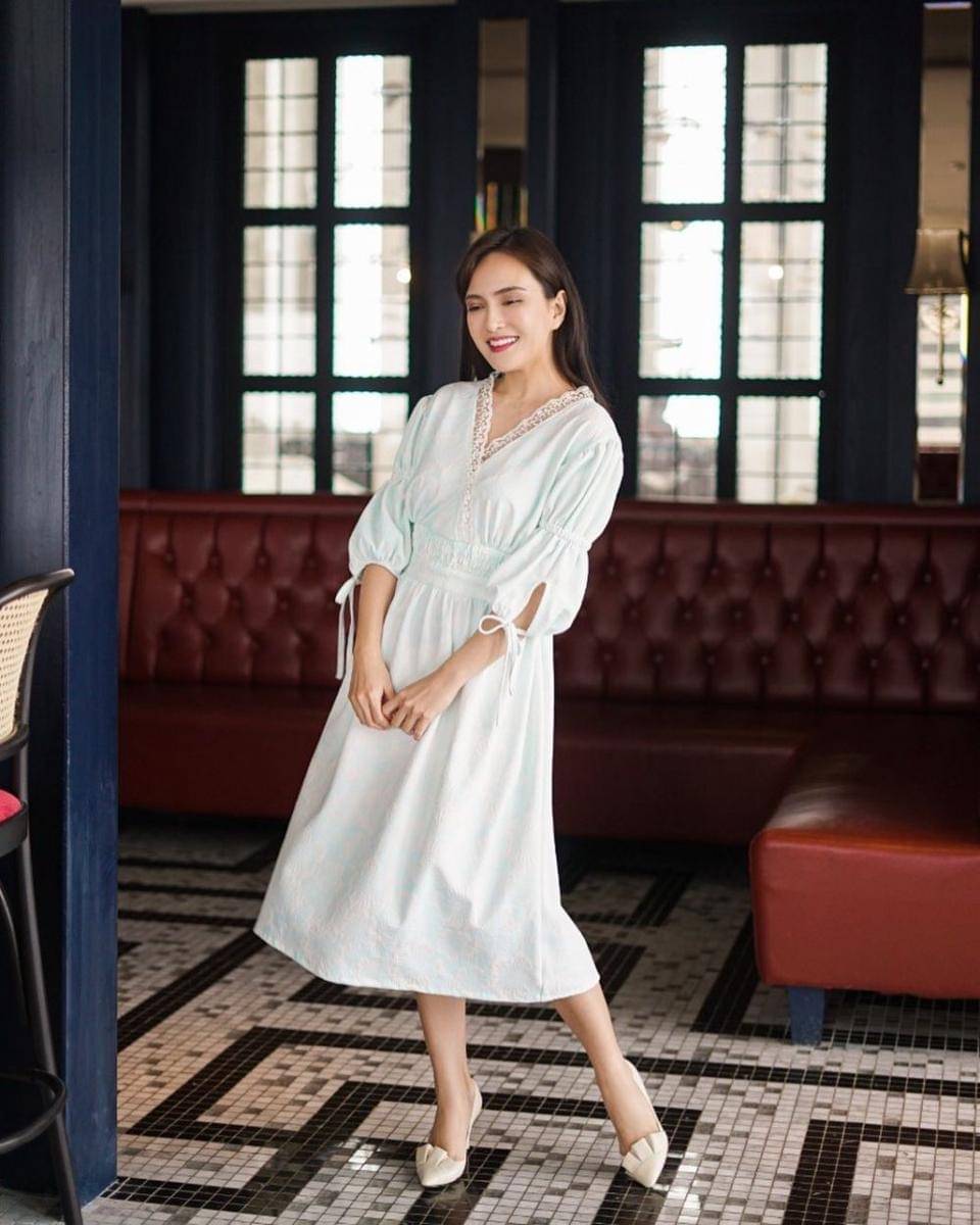 style feminin ala Shandy Aulia (instagram.com/shandyaulia)