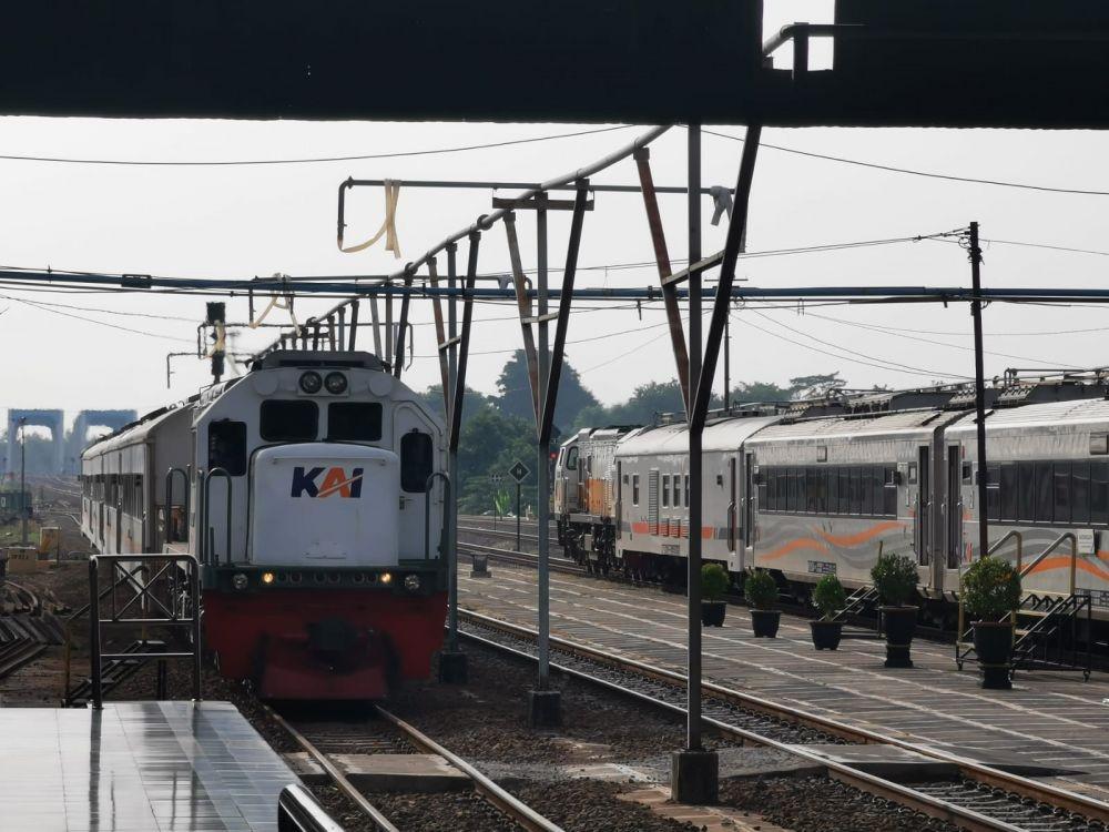 Jalur Ambles di Cilacap, Kereta Menuju Daop 7 Madiun Terlambat
