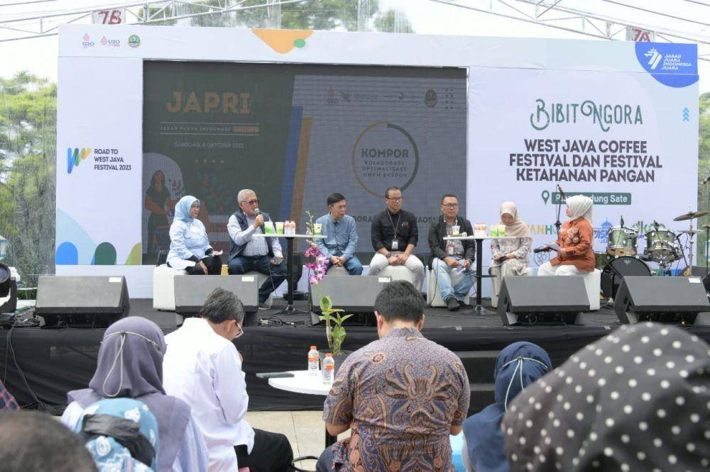 Kegiatan Jabar Punya Informasi (Japri) pada rangkaian acara Road to West Java Festival 2023 di Gedung Sate, Kota Bandung, Sabtu (8/10/1022). (Humas/Pemprov Jabar)