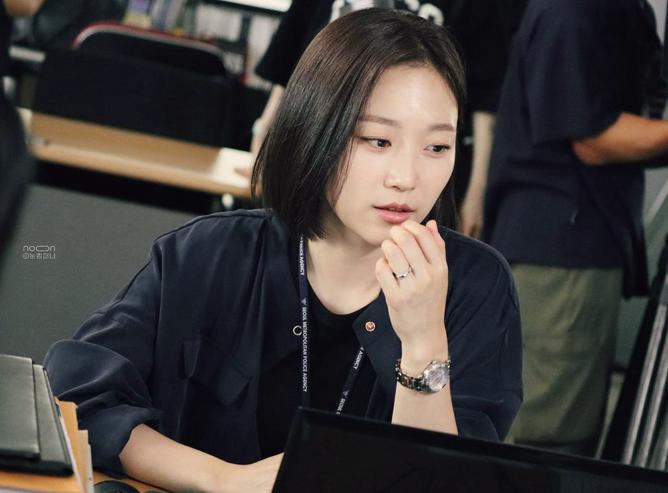 9 Harga Fashion Item Kim Seul Gi di Drama Korea The Law Cafe