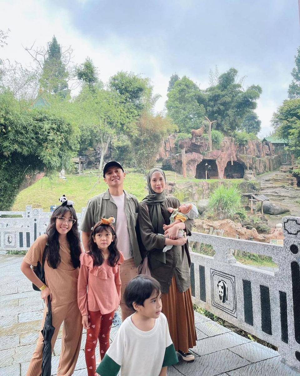 potret liburan keluarga Fanny Fabriana (instagram.com/fannyfabriana)