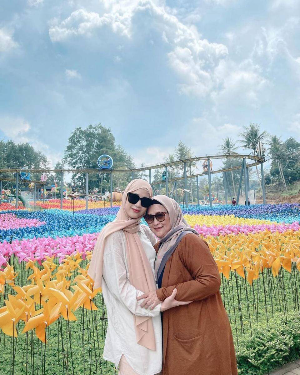 potret liburan keluarga Fanny Fabriana (instagram.com/fannyfabriana)