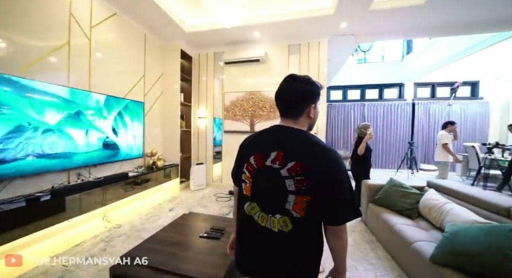 rumah Thariq Halilintar (dok. youtube.com/The Hermansyah A6)