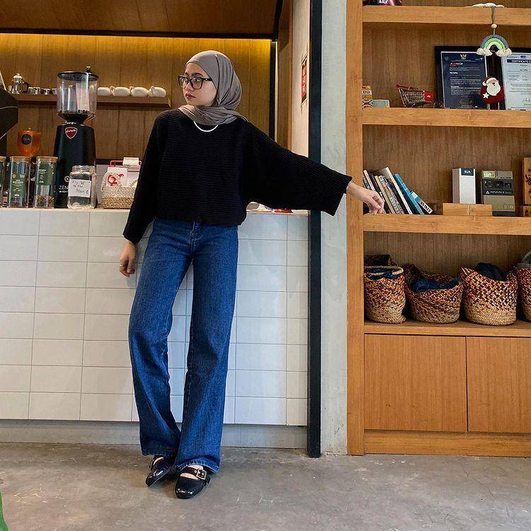 potret Maryam Nurul memakai black top (instagram.com/maryamnurul)