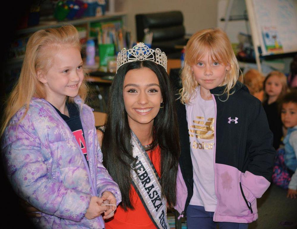 9 Potret Faron Medhi Miss Teen USA 2022, Menawan dan Berbakat!
