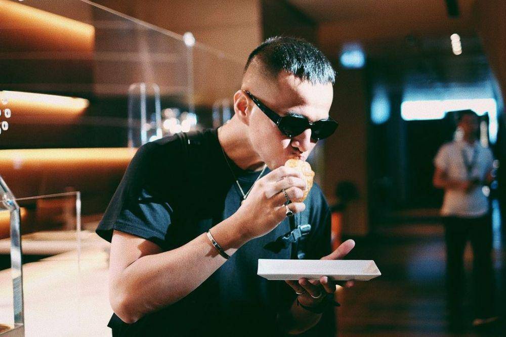 Herjunot Ali (instagram.com/herjunotali.studio)