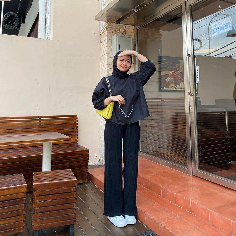 potret Maryam Nurul memakai black top (instagram.com/maryamnurul)