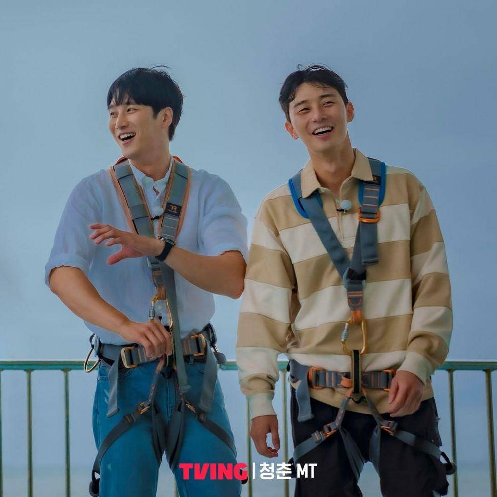 Ahn Bo Hyun dan Park Seo Jun dalam variety show Youth Actors' Retreat (dok. TVING/Youth Actors' Retreat)