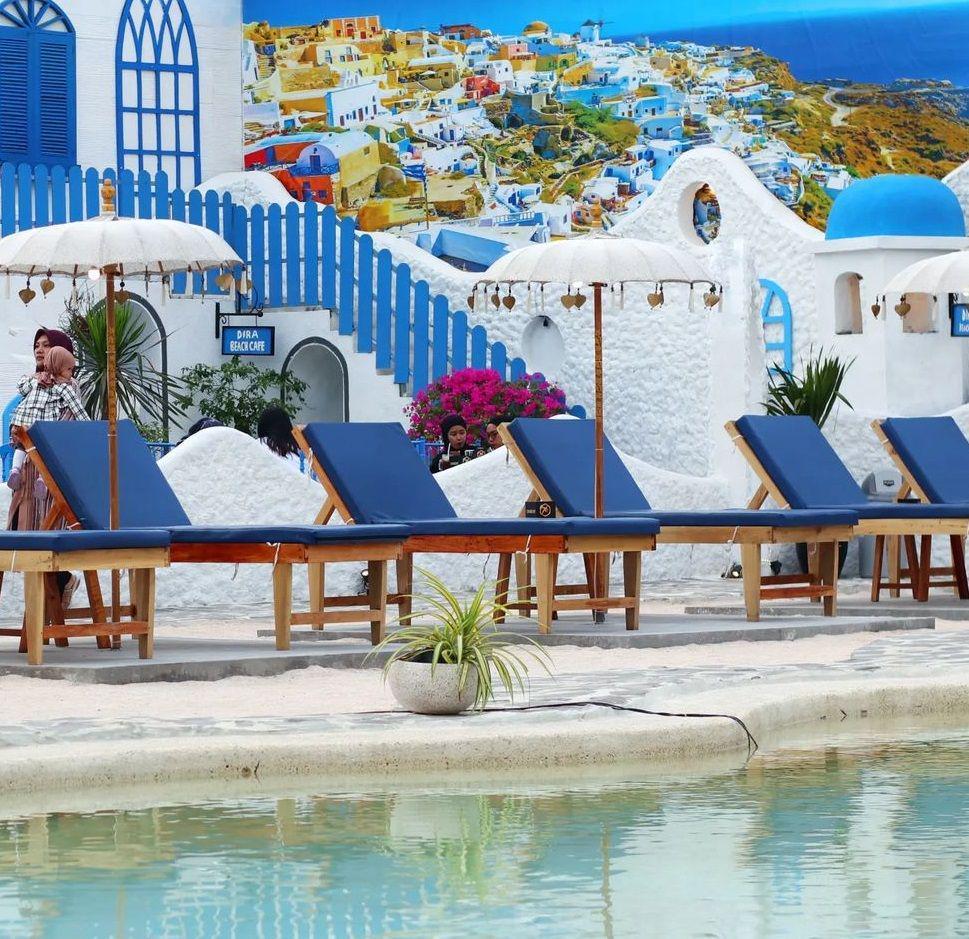 Cafe Beach  Santorini Jember, Serasa di Yunani!