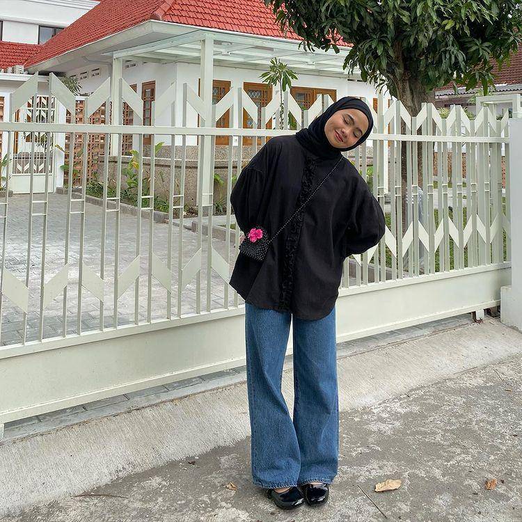 potret Maryam Nurul memakai black top (instagram.com/maryamnurul)
