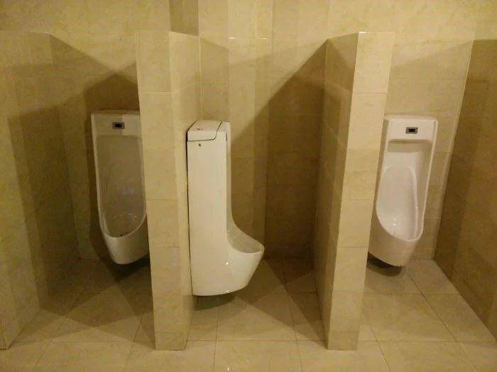 desain kamar mandi seram, tapi lucu (twitter.com/imagesmildly)