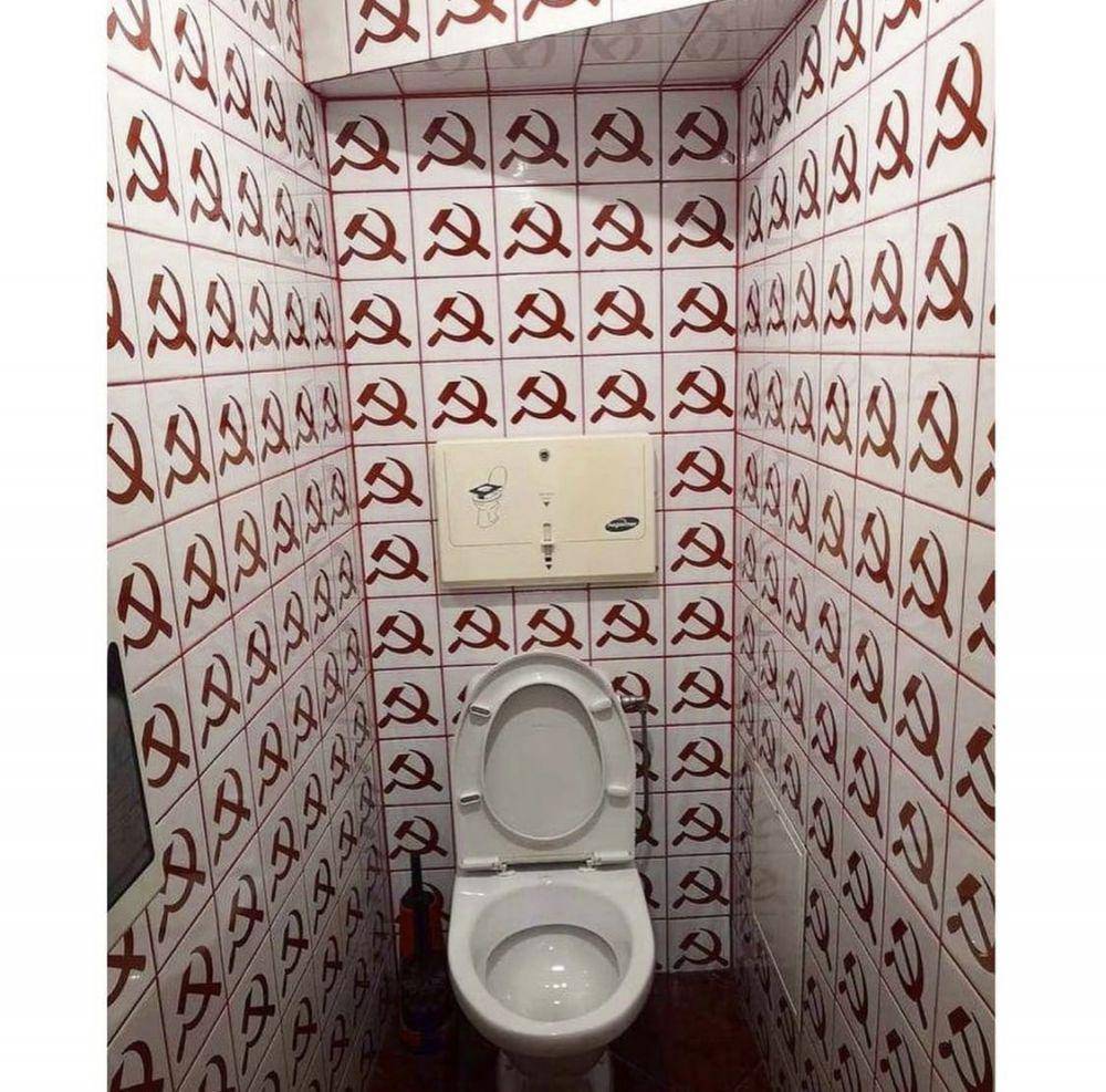 desain kamar mandi seram, tapi lucu (instagram.com/c.r.a.p.design)