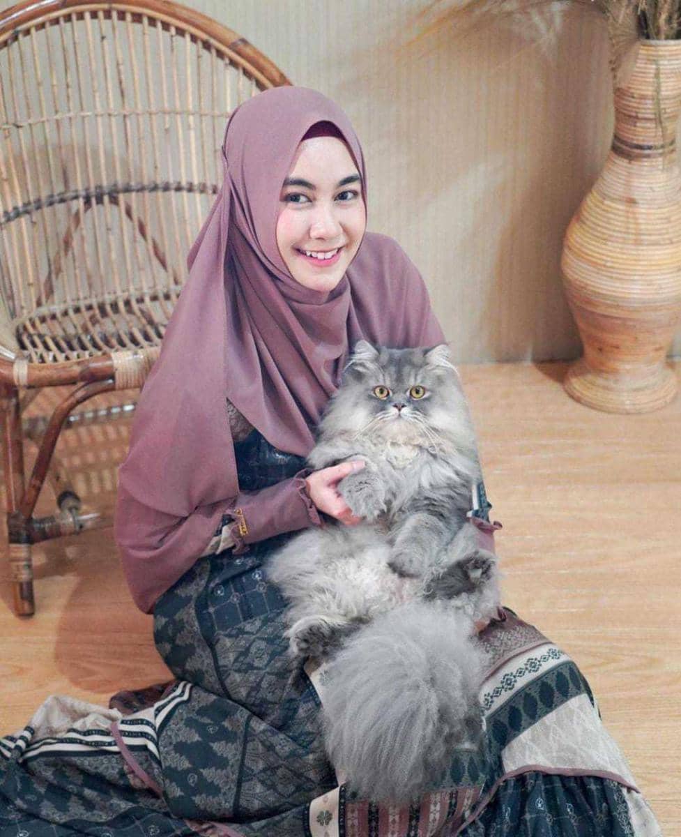 outfit ungu Anisa (instagram.com/anisarahma_12)