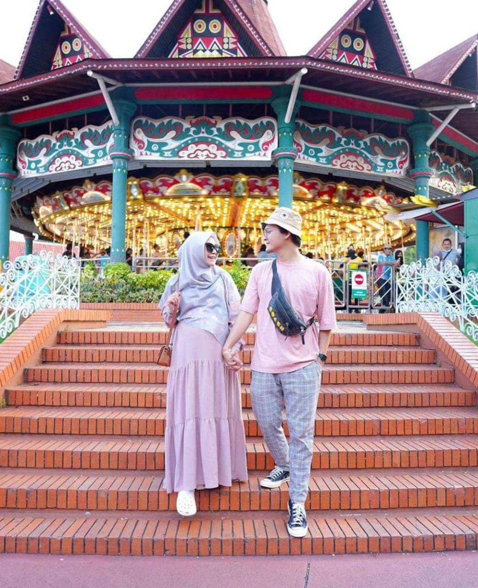 outfit ungu Anisa (instagram.com/anisarahma_12)