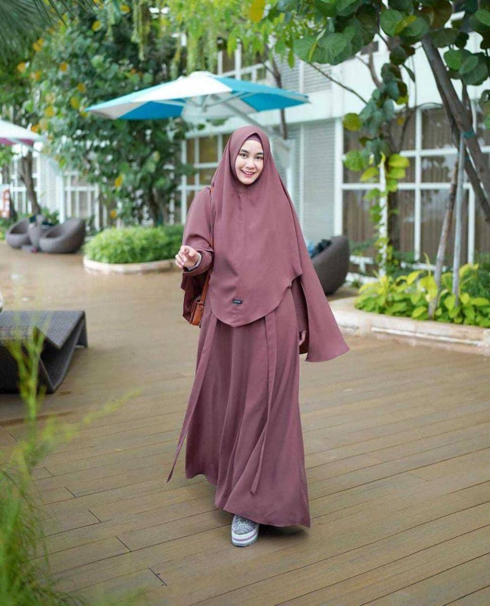 outfit ungu Anisa (instagram.com/anisarahma_12)