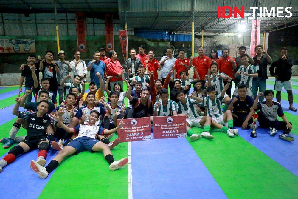 Tim Futsal Arumi B keluar sebagai juara Turnamen Futsal Piala Ketua DPD BMI Sumut setelah menaklukkan Siantar Young Boys (IDN Times/Arifin Al Alamudi)