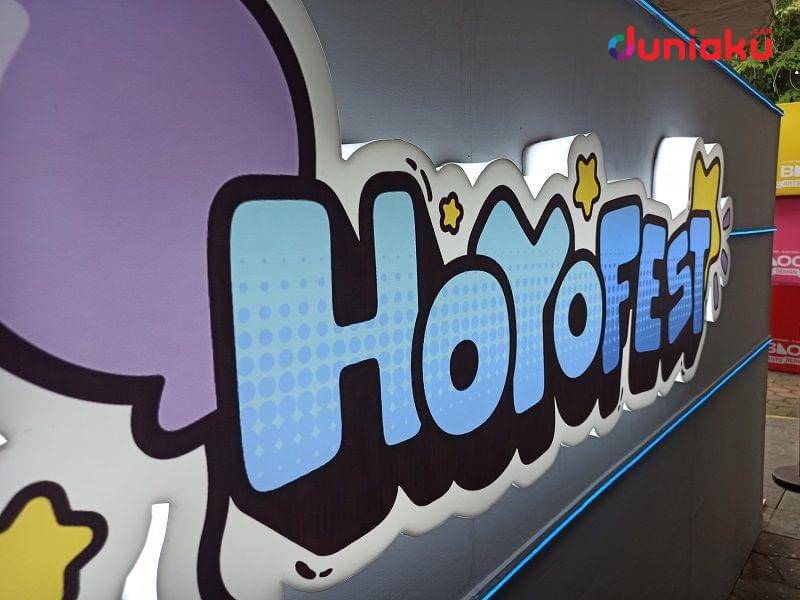 Tulisan HoYo FEST yang menyambut pengunjung. (Dok. Duniaku.com/Fahrul Razi Uni Nurullah)