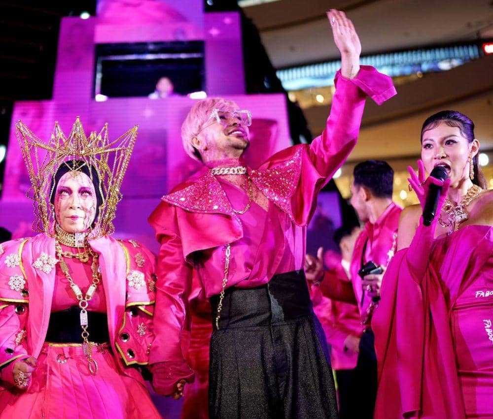 Pink Venom, 10 Potret Artis di Pagelaran 'Abracadabra' Caren Delano