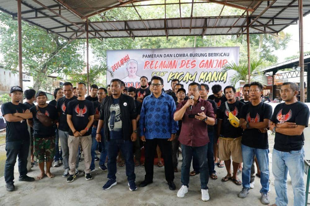 Relawan Des Ganjar Jateng putuskan deklarasikan dukungan bagi Ganjar Pranowo sebagai capres di tengah acara kontes burungnya di Salatiga. (IDN Times/bt)
