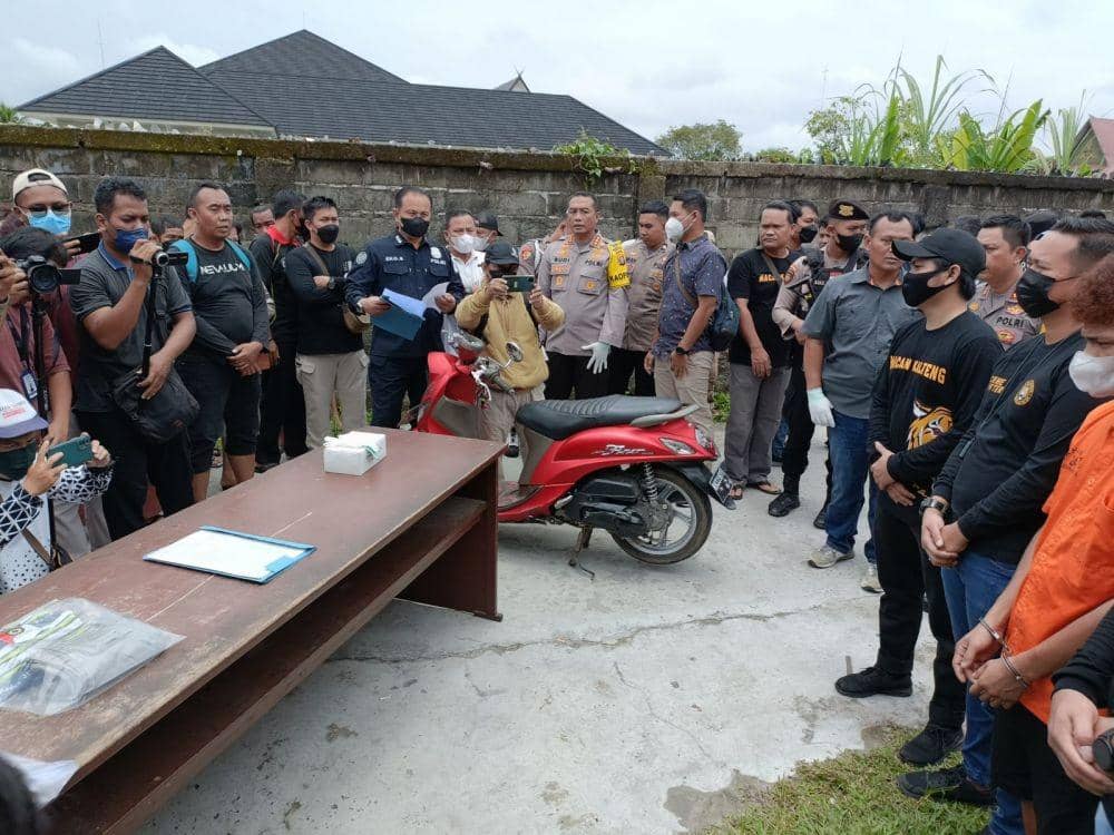 Polisi amankan pelaku bersama kendaraan yang digunakannya saat melakukan pembunuhan (dok. Istimewa)