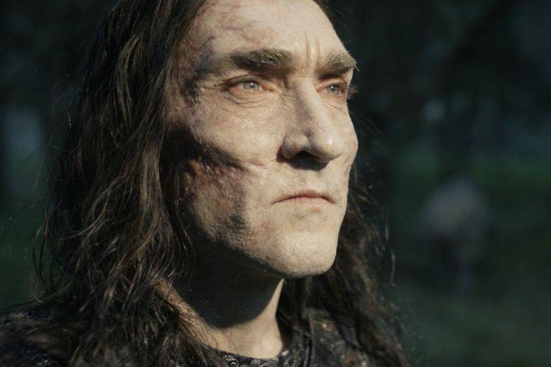 kulit pucat Adar yang terbakar (dok. Prime Video/The Lord of the Rings: The Rings of Power)