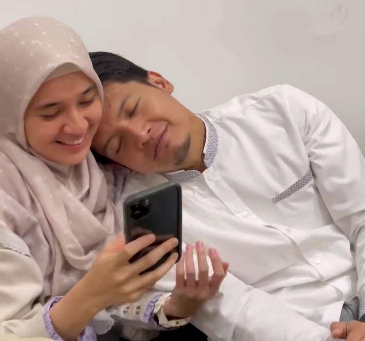 Momen mesra Dimas Seto dan Dhini Aminarti (instagram.com/dimasseto_1)