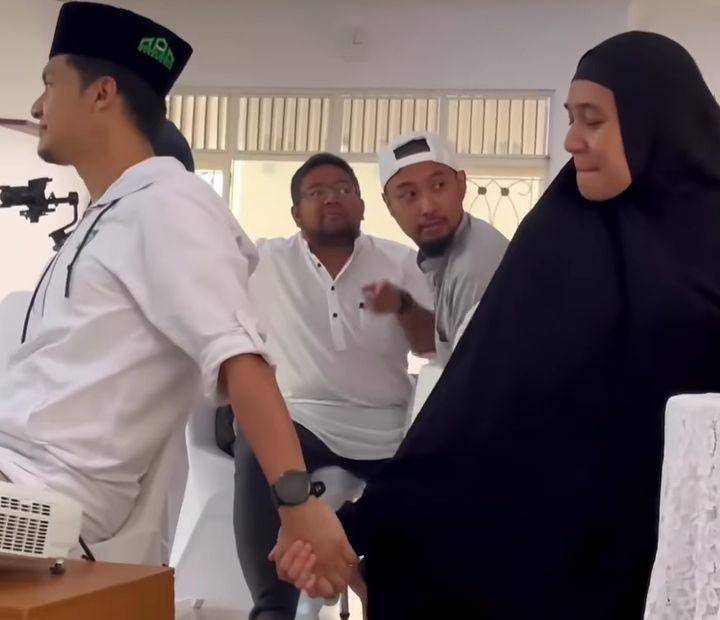 Momen mesra Dimas Seto dan Dhini Aminarti (instagram.com/dimasseto_1)