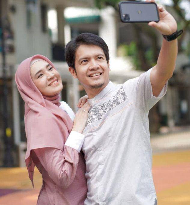 Momen mesra Dimas Seto dan Dhini Aminarti (instagram.com/dimasseto_1)