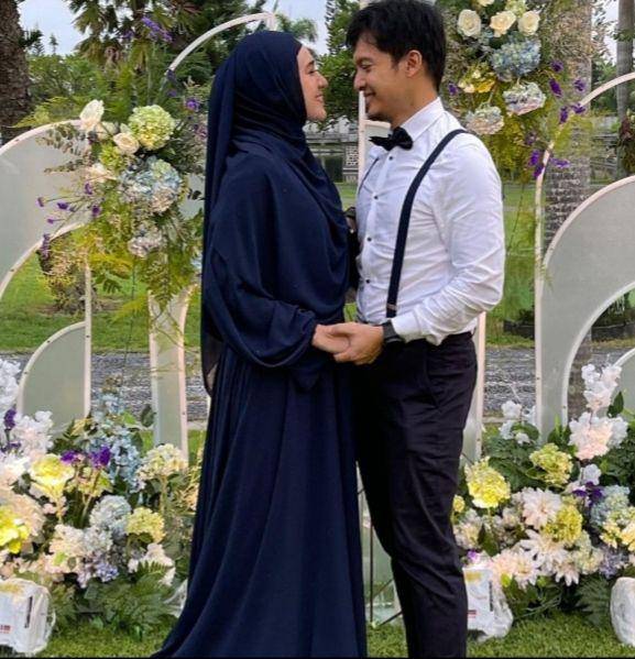 Momen mesra Dimas Seto dan Dhini Aminarti (instagram.com/dimasseto_1)
