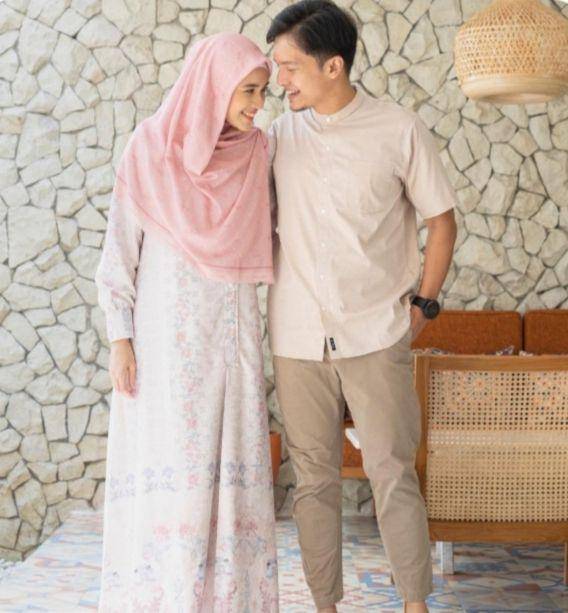 Momen mesra Dimas Seto dan Dhini Aminarti (instagram.com/dimasseto_1)