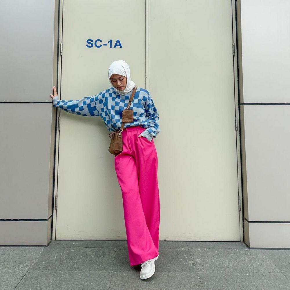 10 Referensi Outfit Motif Plaid ala Lintang Raina, Gak Membosankan!